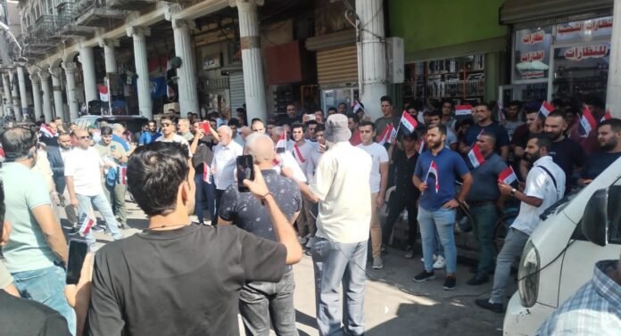 Dozens of banking company owners demonstrate in front of the Central Bank of Iraq