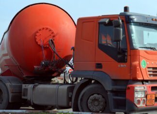 Pro-Hamas Protests Disrupt Iraqi Oil Exports to Jordan