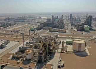 Iraq and Iran agree to develop joint oilfields