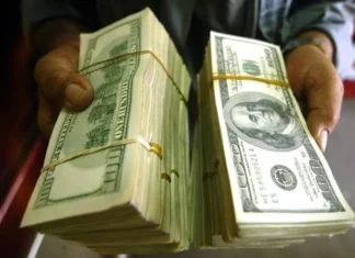 An economic expert identifies 3 axes behind the fluctuation of dollar prices