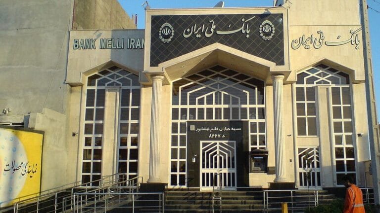 Iran downplays the impact of canceling the operating licenses of three of its banks in Iraq it harms Baghdad