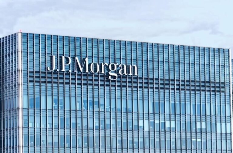 Baghdad JP Morgan discuss banking financial reforms