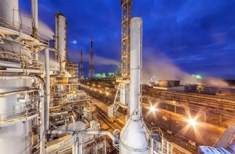 Baghdad signs contract with UAEs ARJ to build fertilizer plant