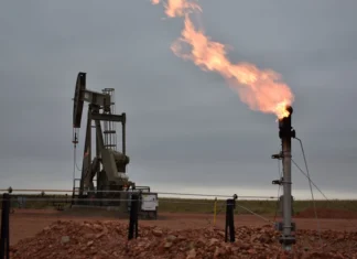 Oil prices rise, and Brent records its first weekly gain in three weeks