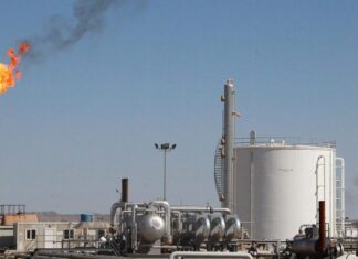 Oil set for weekly gain on signs of improving demand