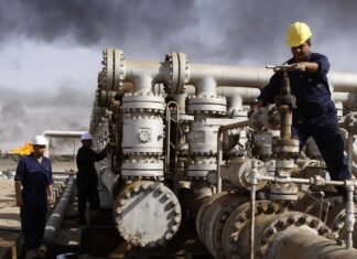 Oil giants snub Iraqi workers employ over 100000 foreigners