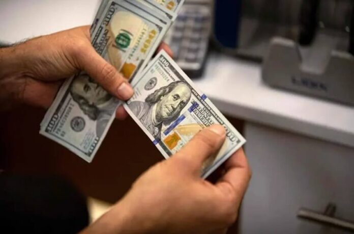 US dollar exchange rate remains stable in Baghdad, drops in Erbil
