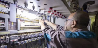 Most notably, middlemen... A representative identifies 4 negatives in electricity maintenance centers