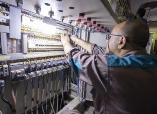 Most notably, middlemen... A representative identifies 4 negatives in electricity maintenance centers