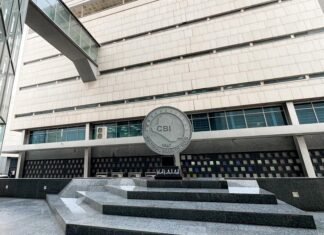 Iraq contracts with an international auditing firm to review the conditions of banks banned from dealing in dollars