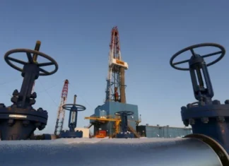 Expert: Oil prices will continue to fluctuate between rising and falling