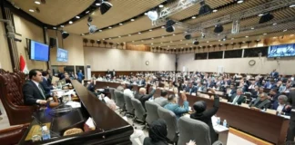 A representative shows the laws prepared for voting during the upcoming sessions.