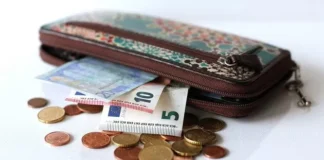 Iraqi Govt to Phase Out Cash Payments