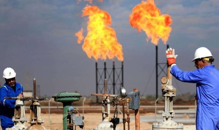 Iraqi economist warns of potential devaluation of the dinar amid global oil price challenges