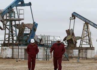Oil extends gains on optimism over policy support for growth