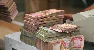 Direct distribution of financial rewards to polling staff