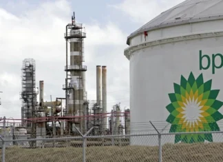 Iraq signs agreements with BP develop 4 oil fields in Kirkuk