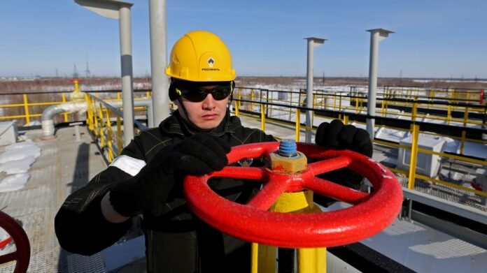 Oil prices fall amid expectations of increased supplies from Iraq and Russia