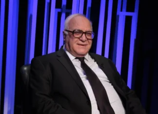 A government advisor explains the importance of loan bonds in supporting the budget.