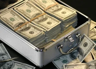 Al-Tamimi raises questions about the obscene wealth of officials in Diyala. Al-Tamimi raises questions about the obscene wealth of officials in Diyala.