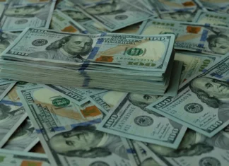 Economist: The dollar's decline is due to internal factors and has nothing to do with external events.