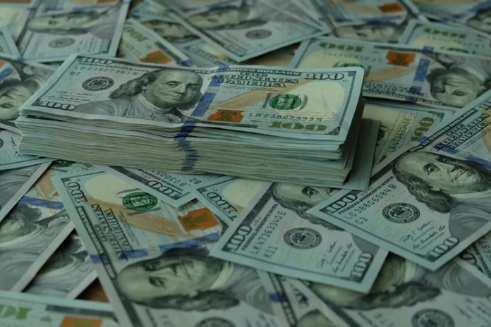 Economist: The dollar's decline is due to internal factors and has nothing to do with external events.