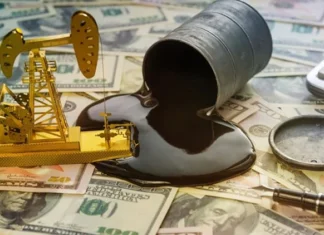Oil declines as the dollar rises and OPEC+ production increases are anticipated. Oil declines as the dollar rises and OPEC+ production increases are anticipated.