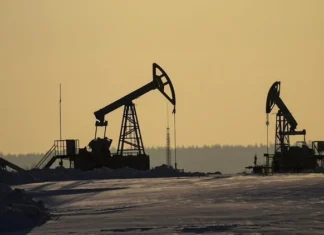 Oil declines amid fears of slowing global demand