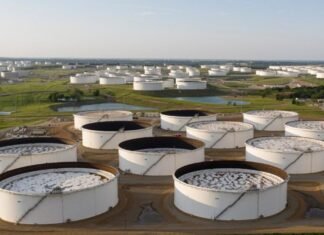 Iraqs weekly oil exports to US decline to 142000 barrels per day