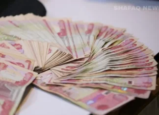 Iraqi employees turn to second jobs to survive