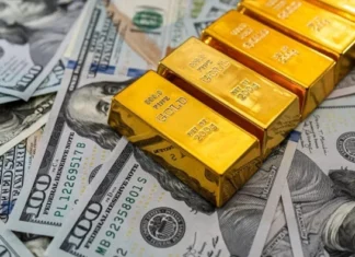 Gold declines as the dollar rises and US inflation data is awaited. Gold declines as the dollar rises and US inflation data is awaited.