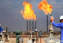 Oil falls marginally as US sanctions on Russia support weekly gains Oil falls marginally as US sanctions on Russia support weekly gains