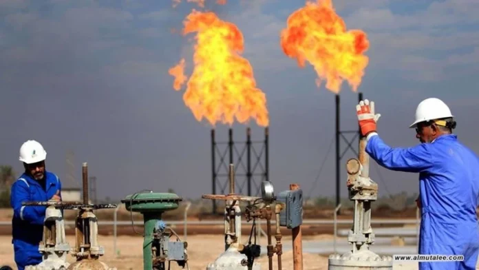 Oil falls marginally as US sanctions on Russia support weekly gains Oil falls marginally as US sanctions on Russia support weekly gains