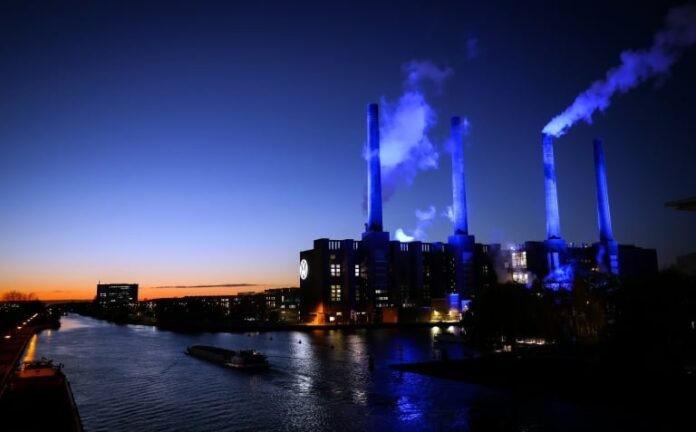 Germany business morale falls as hopes for revival dim
