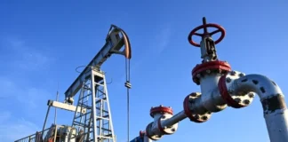 Oil falls to its lowest level in a month amid expectations of increased supply.