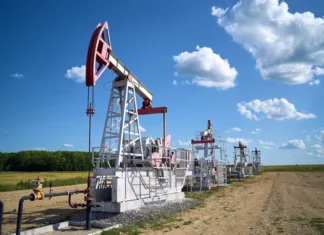 Oil prices fell as peace talks between Russia and Ukraine drew closer.