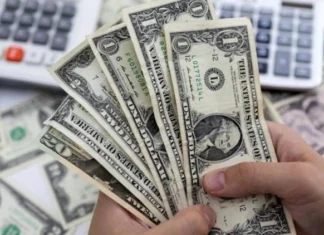 The dollar is facing difficulties and is close to incurring weekly losses.