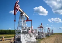 Oil edges up as Ukraine strikes rattle Russian supply