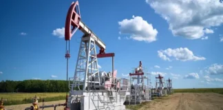 Oil edges up as Ukraine strikes rattle Russian supply