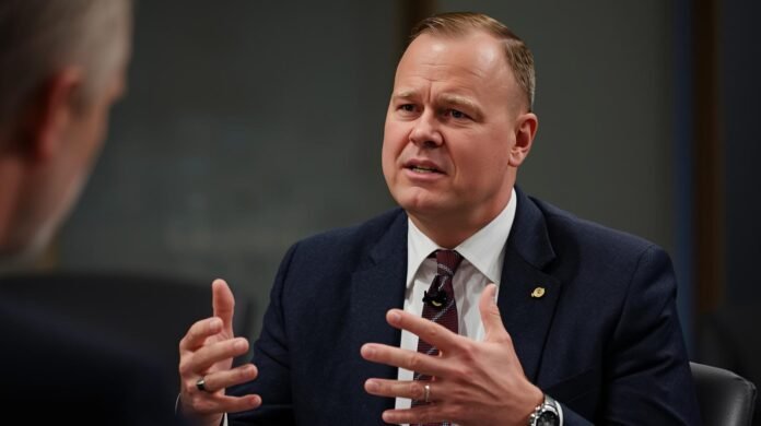 Coinbase CEO Brian Armstrong pushes back on UK stablecoin caps