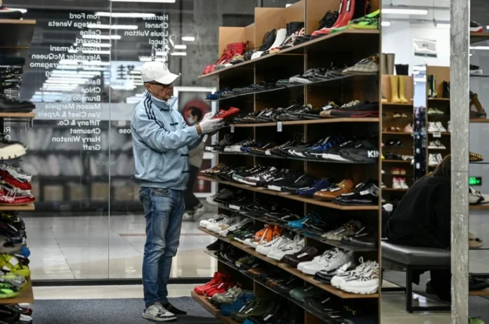 Chinese consumers scout lower prices secondhand goods as spending sputters Chinese consumers scout lower prices secondhand goods as spending sputters