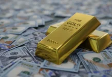Gold prices fell globally as the dollar strengthened and inflation fears intensified. Gold prices fell globally as the dollar strengthened and inflation fears intensified.
