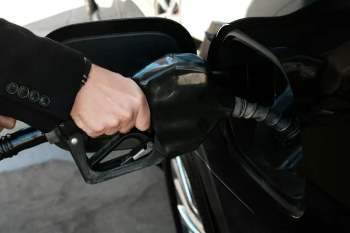 Oil hovers around $100, stocks mixed as Iran war rages