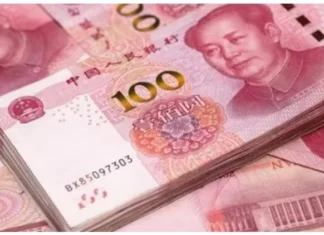 The Chinese yuan falls to its lowest level in a month under pressure from international disputes. The Chinese yuan falls to its lowest level in a month under pressure from international disputes.