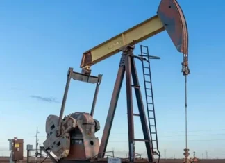 Oil continues its volatility at the start of the week amid supply concerns.