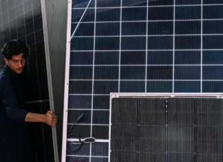 Solar push helps Pakistan temper Gulf energy shock