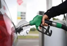An economist explains the reasons for the shortage of gasoline at gas stations.