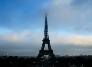 French economy records zero growth in first quarter