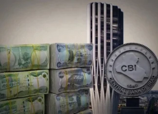 An economist says Iraq's reserves are capable of supporting the dinar despite the risks.