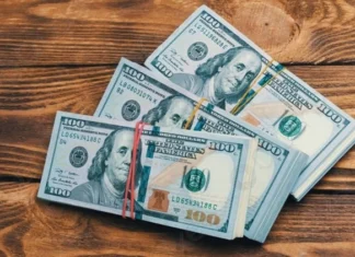 The dollar continues its rise... a new surge disrupts local markets.